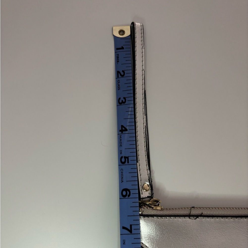 Metallic silver wristlet - Picture 9 of 9